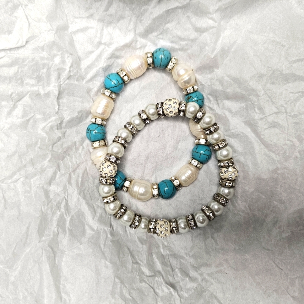 Set of 2 beautiful stretch bracelets